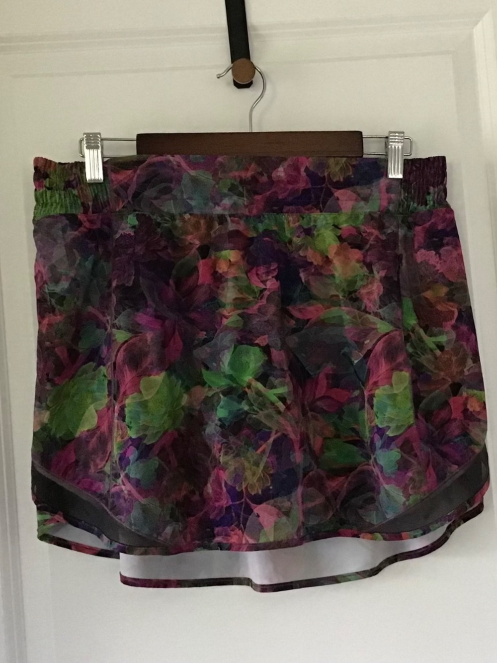 Lululemon Hotty Hot High rise Skirt size 12 - Picture 2 of 7